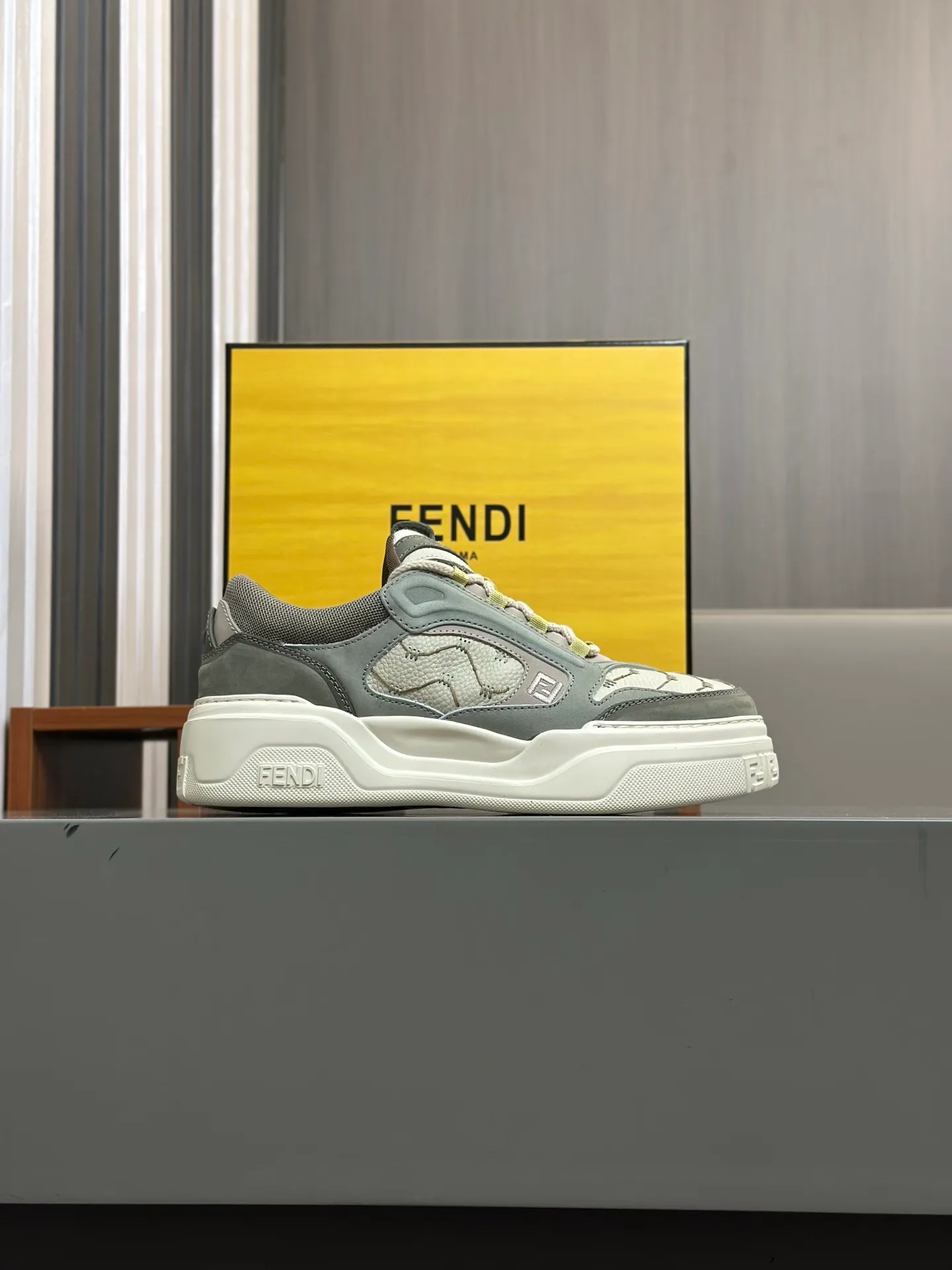 [FENDI] Fendi men's shoes 💰840💰 - High-end quality original casual sports shoes - Upper: Nappa calfskin, pebbled calfskin, tongue and heel; injection molded brand logo plastic module - Lining: brand canvas - Outsole: ultra-light T men's shoes 💰R foam rubber; molded outsole - Ultra-high quality control, fine workmanship: highlighted (high-end, luxury, grade) -Size :39-44 (38, 45, can be customized)